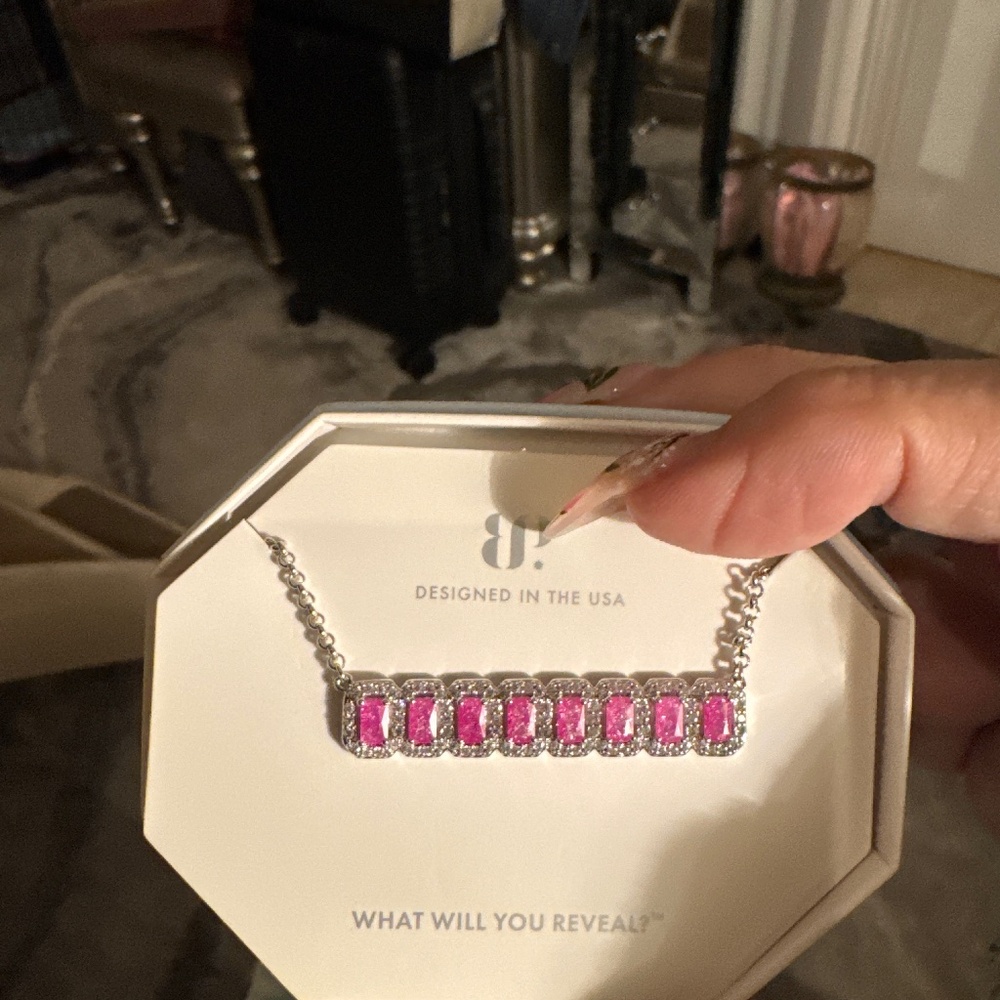 Bomb party og necklace